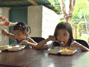 途上国の子どもたちに学校給食を　先進国との「食の不均衡」解消めざす日本発のNPO