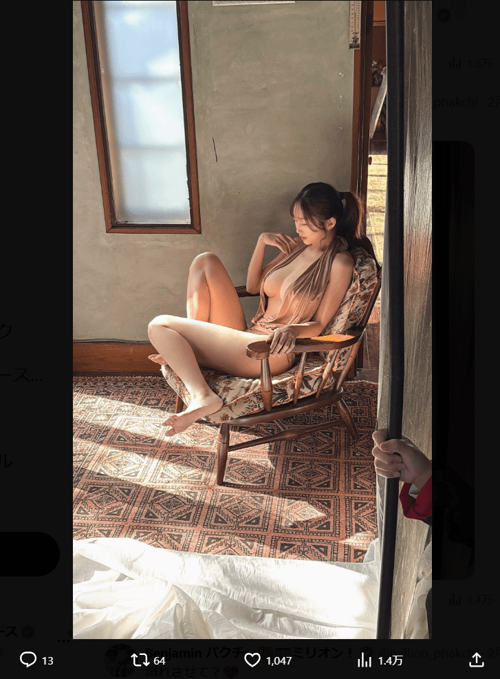 「FLASH」（26年2月17日発売号）に登場したBenjamin パクチーのオフショット　本人のX（@million_phakchi）より