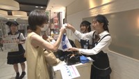 スイーツを販売する岡山南高校の生徒