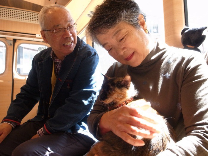 新しい家族を探しに来た夫婦