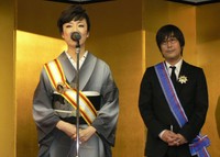 松任谷由実（左）と正隆氏＝2007年