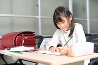 「ノートを取る力が低下する」と思った娘さんの危機感の理由は？（photoACより「こうまる」さん撮影、イメージ画像）