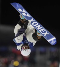 ミラノ・コルティナ五輪　男子スノーボードハーフパイプ決勝　トリックを決める戸塚優斗