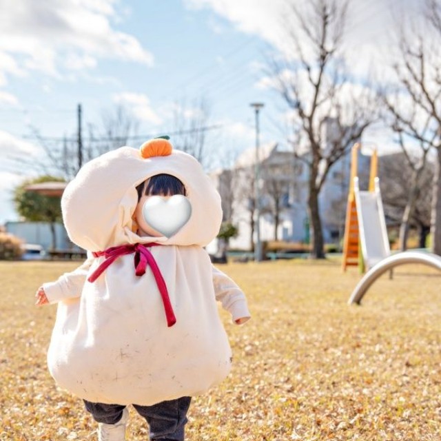 鏡餅コスでよちよち歩く息子さん（画像提供：のっさん R6 9:3さん）