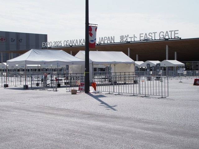 東ゲート前は無人だった