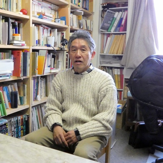 「新島の残した精神が今も平安教会には息づく」と語る小笠原牧師（京都市左京区・平安教会）
