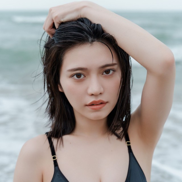 石浜芽衣の2nd写真集（東京ニュース通信社刊）より＝ 撮影／HIROKAZU