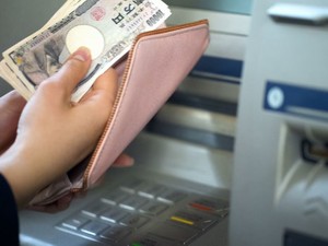 生活費の援助は特別受益に当たる？ 該当する場合・該当しない場合の区別を解説