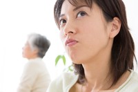 嫁姑問題の種は尽きまじ…　※画像はイメージです（Paylessimages/stock.adobe.com）