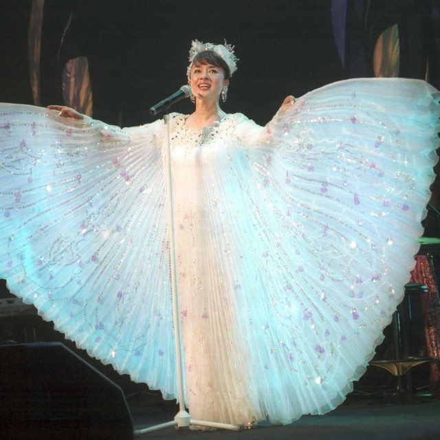 「魅せられて」発売25周年記念コンサートを開催したジュディ・オング=2005年5月