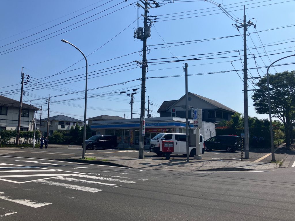 【速報】仙台市泉区のコンビニ敷地内に不審な段ボール箱　機動隊が確認中