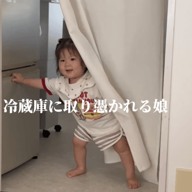 冷蔵庫のアンパンマンゼリーが食べたい…！ママに必死にアピール（提供：@___aya1101さん）