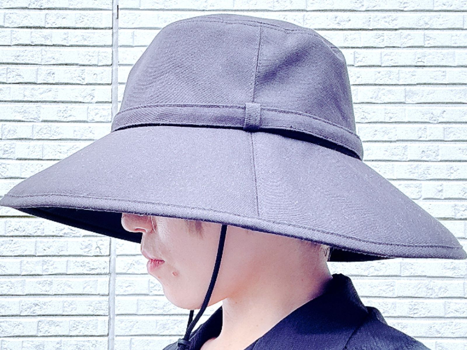 完全遮光ハットの最高峰では？ サンバリア100の「1万円の