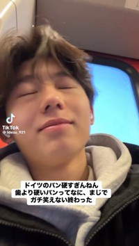 前歯が欠けていてショックを受けている依田さん／依田怜大さん（@ldesu_921）提供