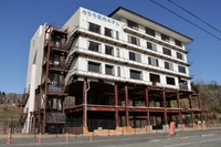 震災遺構として保存されている「たろう観光ホテル」。上層部は震災前の姿を保ち、６階では津波襲来の映像を見ることができる（岩手県宮古市田老）