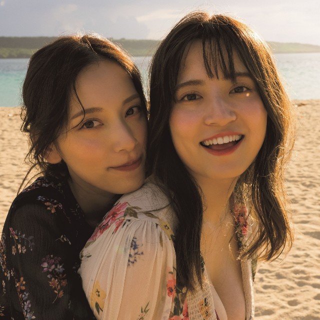 都丸紗也華＆都丸亜華梨写真集『とまるtoとまる』©扶桑社