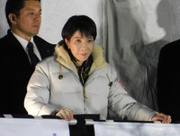 マイク納めを行った高市早苗首相＝東京・二子玉川公園前