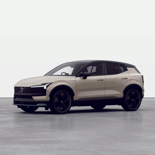 VOLVO EX30 Cross Country（ボルボ EX30 クロスカントリー）<br>【「旅」を美しく彩るクルマは、<br>「人生」を変えてしまう魔法を持つ。】