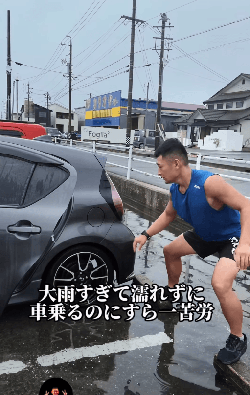 後ろの歩道から車止めに移動 画像提供：橋本拓実
