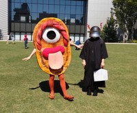 妖怪コンテストで優勝した化けわらじさん。ゲタ履いてます（「とりもちうずら」さん提供）