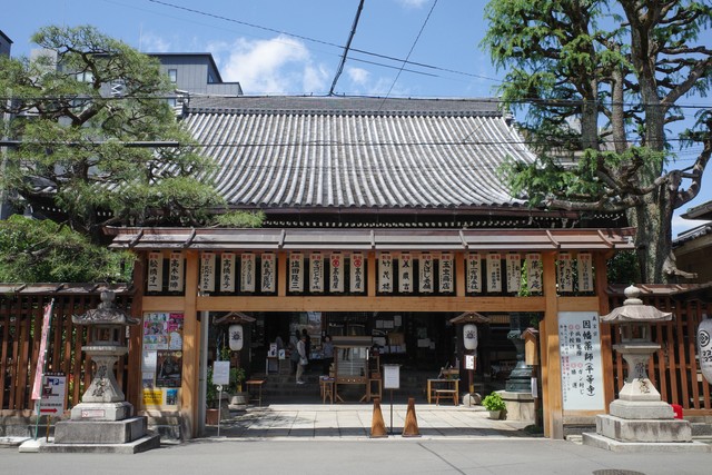 日よけ雨宿りの場所をつくりお世話の連絡帳も 大学生に愛された