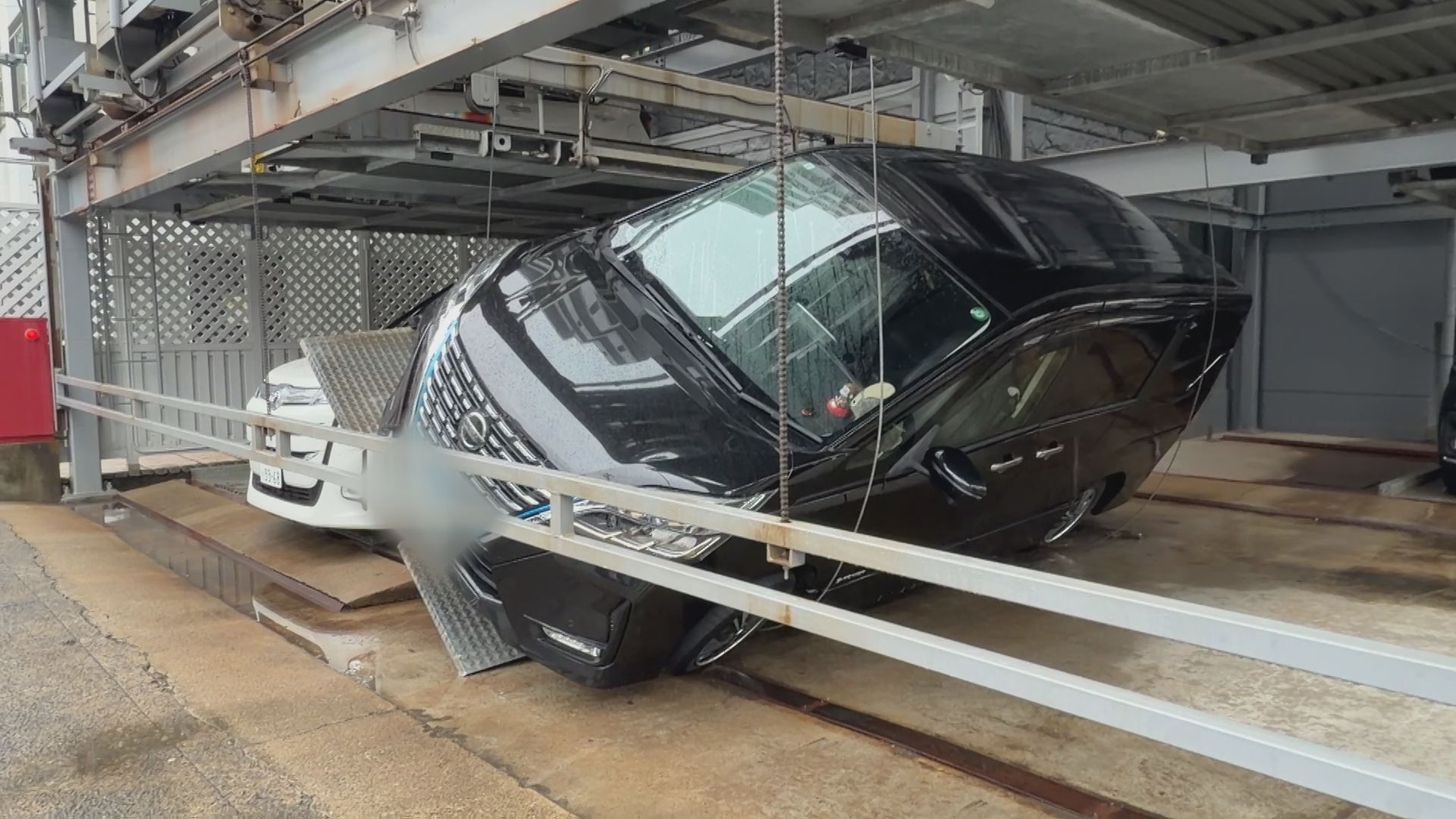 機械式駐車場で車が落下…機械の故障か けが人なし | 長崎ニュース