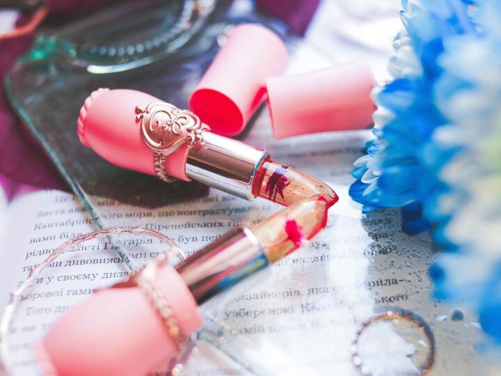 入念にメイクをしたデートに寝坊する彼 男性も化粧をしてみれば かがみよかがみ