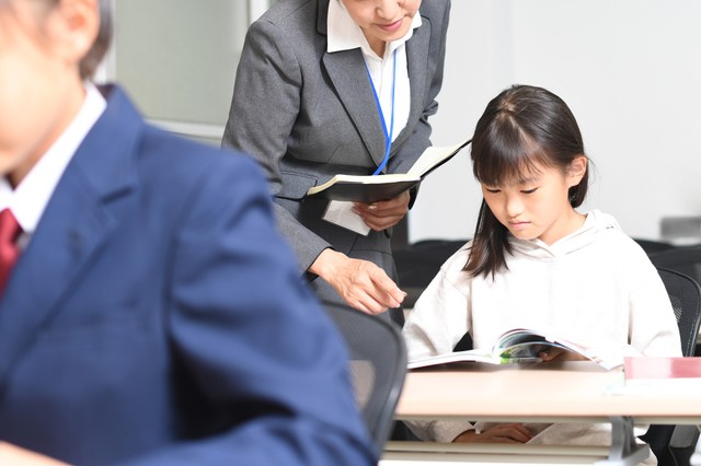 中学受験に挑戦すると年末年始は全部塾？　※画像はイメージです（koumaru/stock.adobe.com）