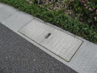 排水溝に鍵を落としてしまったことがきっかけで…（※画像はイメージです／(C)写真AC）
