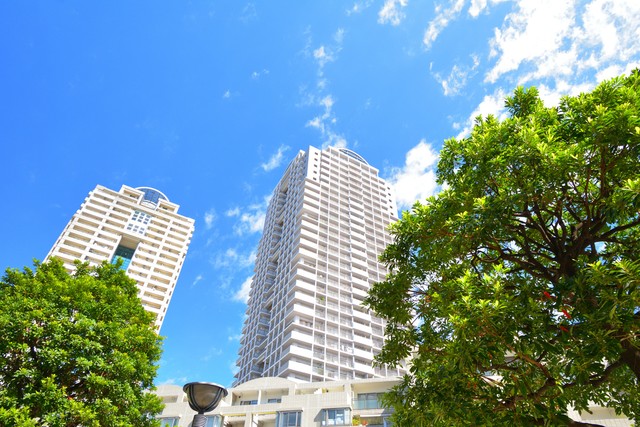 都内に立ち並ぶ億ション※画像はイメージです（Hanasaki/stock.adobe.com/）