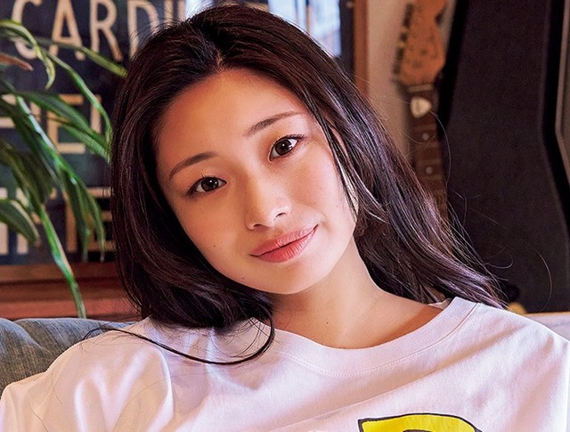 星野琴（撮影／ANI（スチャダラパー）　ヘアメイク／KEIKO（renewal）　スタイリング／田中陽子　撮影サポート／スギゾー）