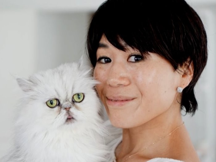 女ひとり、猫１匹　息もぴったり