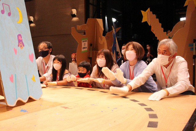 大人も子どもも全力でたたく