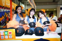 「東京モーターサイクルショー2026」の企業ブースを彩ったコンパニオン