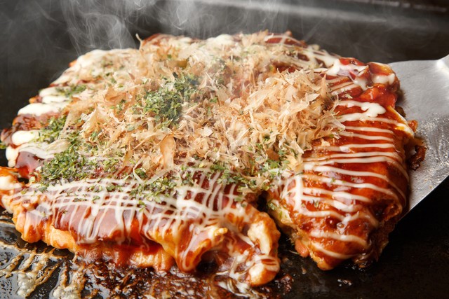 粉物界の代表格である「お好み焼き」※画像はイメージです（sasazawa/stock.adobe.com）