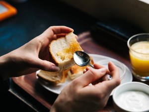 非日常は日常の延長線にある。恋しくてたまらない小雨の駅前と純喫茶のモーニング