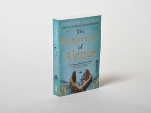 難民の夫妻、戦禍のシリアから「花咲く地」を目指した