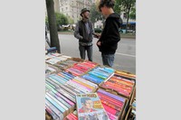 手前の一冊が「オン・ザ・ロード」=2025年10月、ニューヨーク