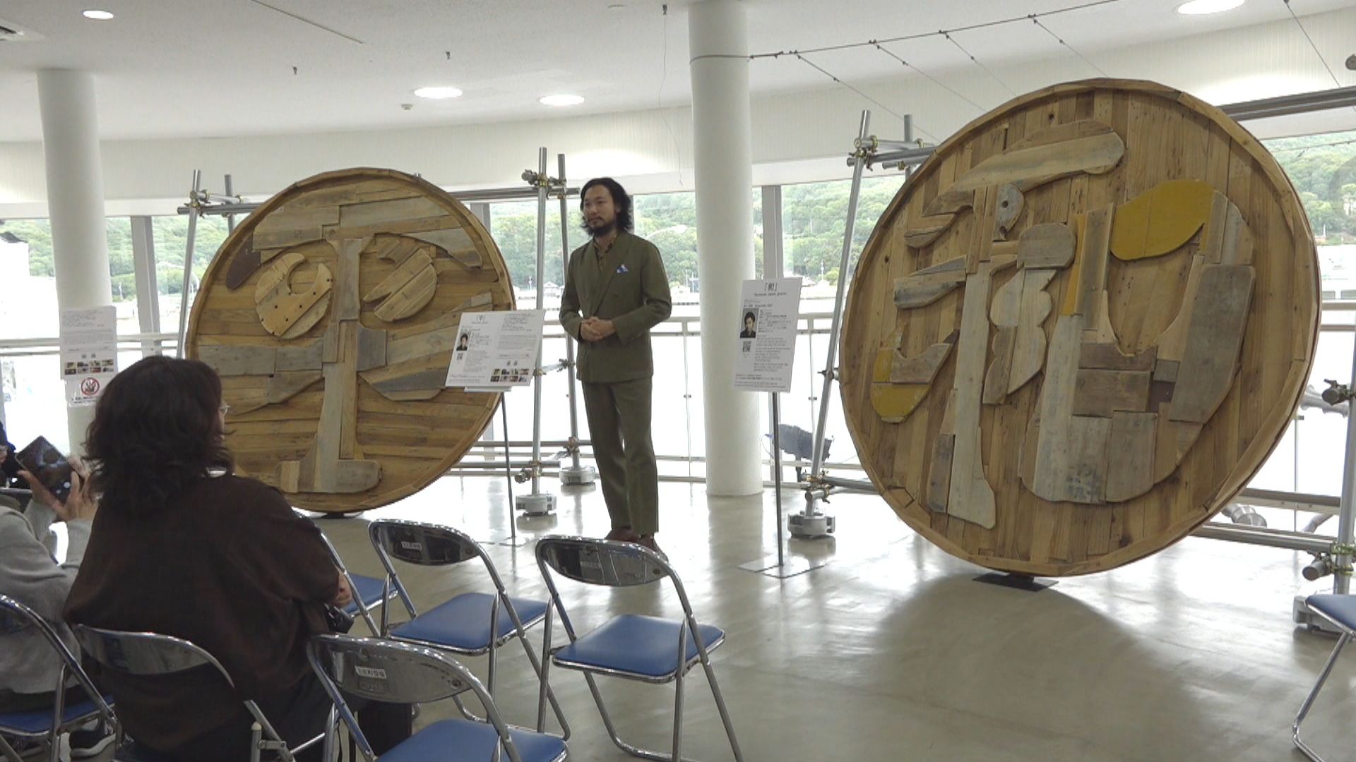 俳優・アーティストの青木崇高さんの作品が小豆島に 万博の建設資材を
