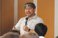漢字が覚えにくい子について「練習不足」で片付けるのではなく「どの段階で学びが停滞しているのか」を見立てることの重要性を唱える内山仁志教授＝島根県松江市保健福祉総合センター