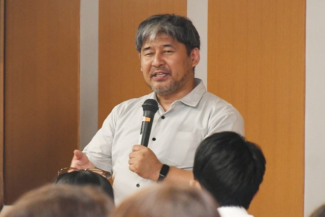 漢字が覚えにくい子について「練習不足」で片付けるのではなく「どの段階で学びが停滞しているのか」を見立てることの重要性を唱える内山仁志教授＝島根県松江市保健福祉総合センター