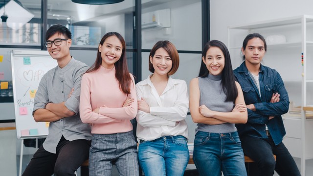 Z世代の若者※画像はイメージです（tirachard/stock.adobe.com）