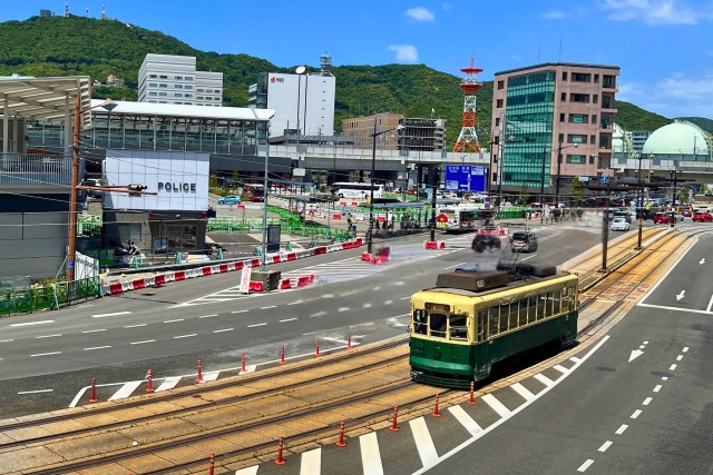長崎市内を運行する長崎電気軌道（ハシグチカナデリヤさん提供）