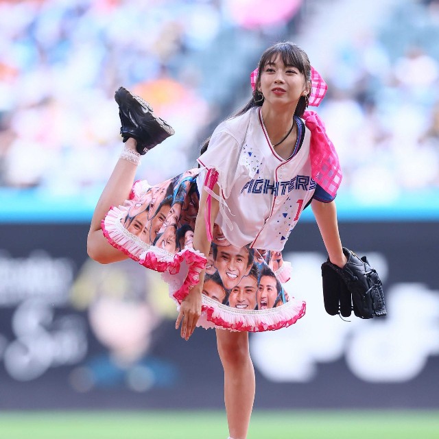 投球するモーニング娘。'26の牧野真莉愛