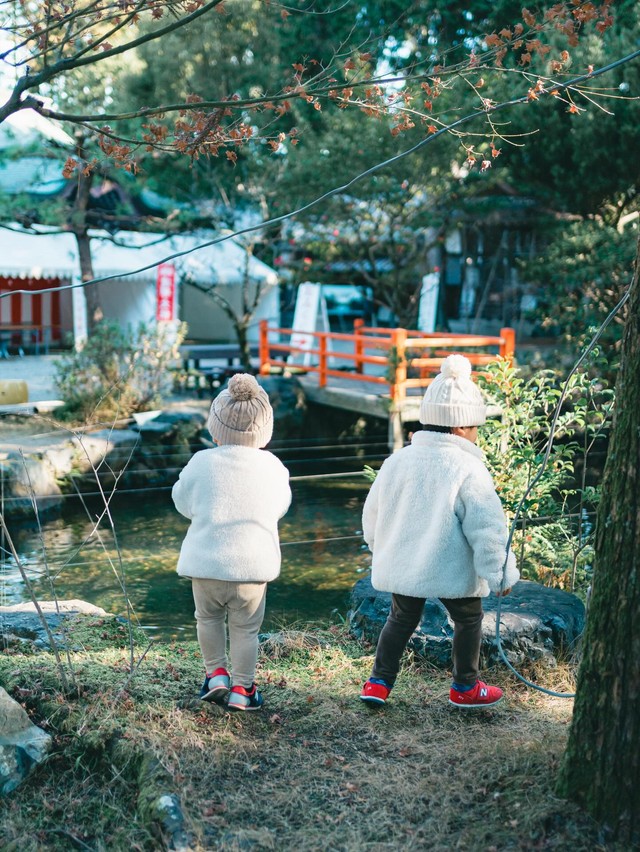 「双子ですか？」とよく聞かれるという仲良し兄弟（提供：@____yskchさん）
