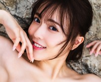 週刊プレイボーイに登場した由良朱合（©集英社／栗山秀作）