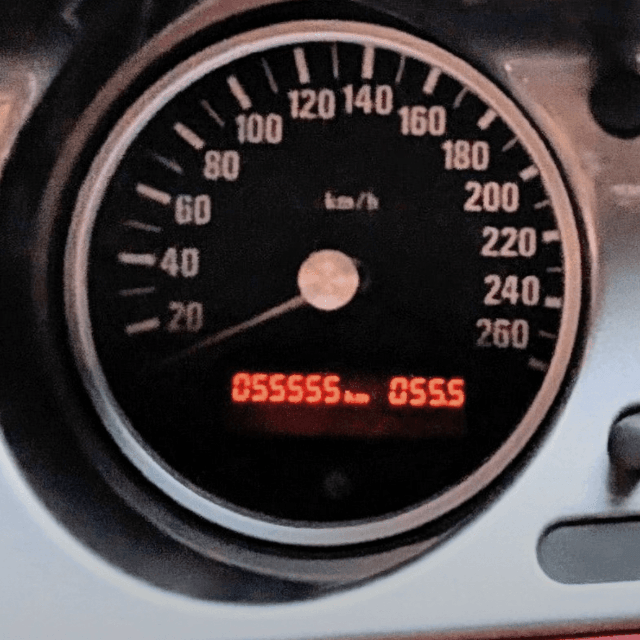 BMWの走行距離が“5並び”に＝オール巨人（@HgZ6F9iFfu06Xw2）さんのXより