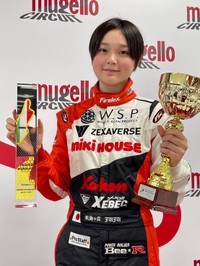 ZinoxF2000で優勝　女子高生レーサー「Juju」さん（juju10.comより）
