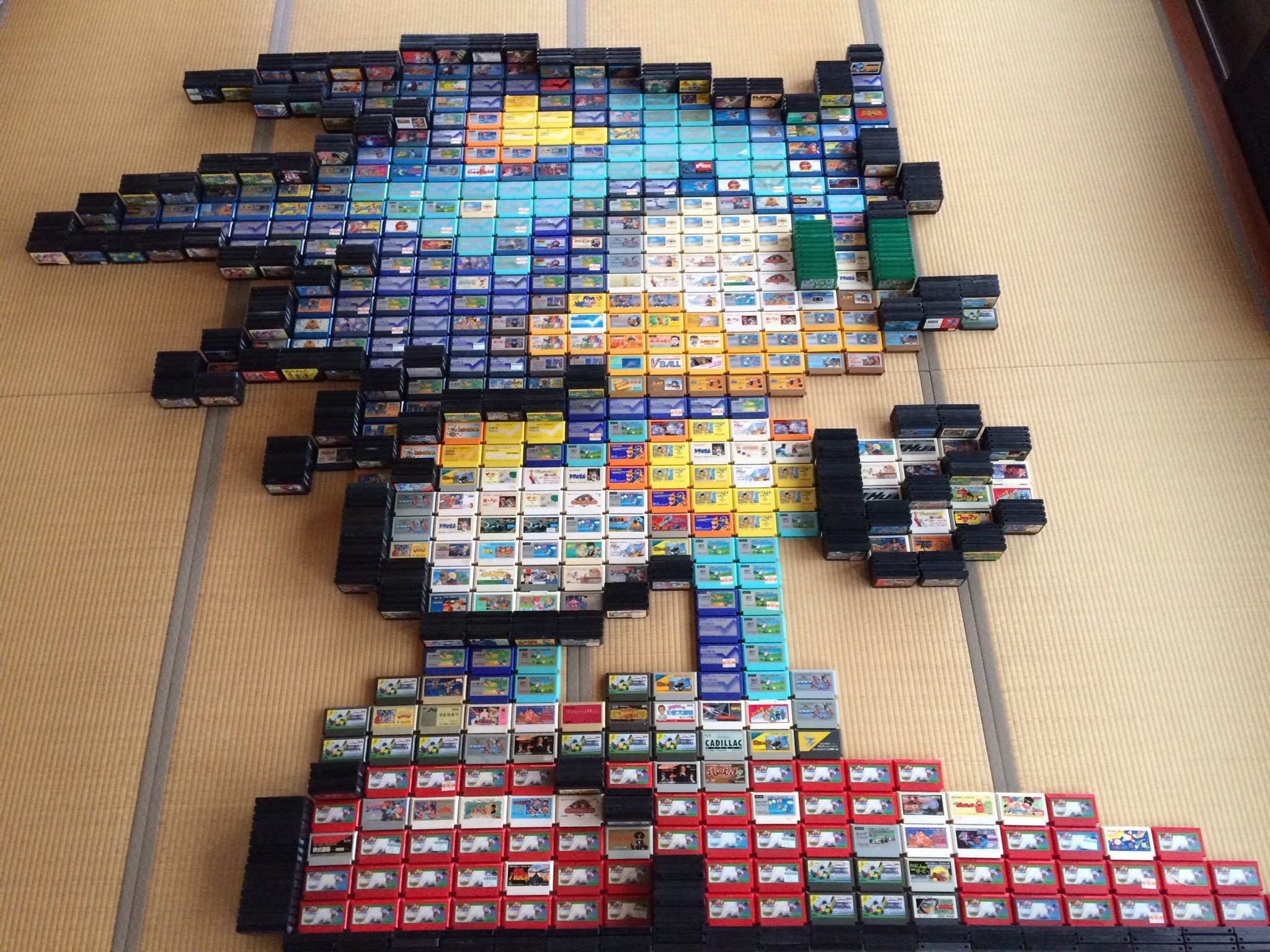 ファミコン4256本」で巨大モザイクアート 制作時間7時間 ファミコン4256本」で巨大モザイクアート 制作時間7時間