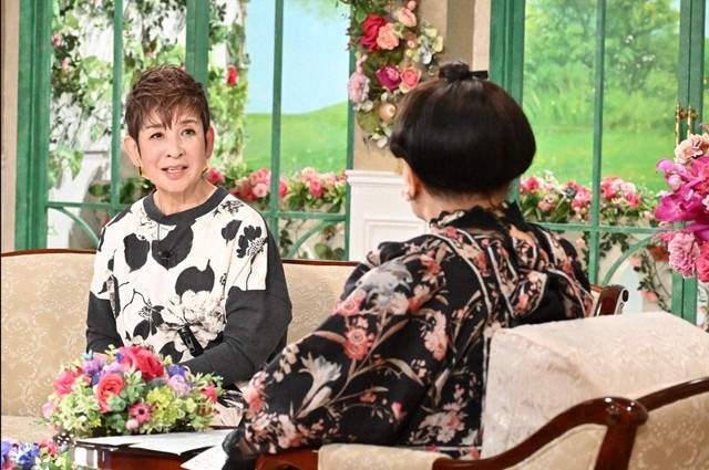 「徹子の部屋」　（右から） 黒柳徹子、今陽子＝テレビ朝日提供.jpg